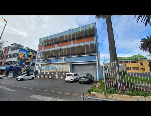 2,585M² BUILDING TO LET IN SALT RIVER